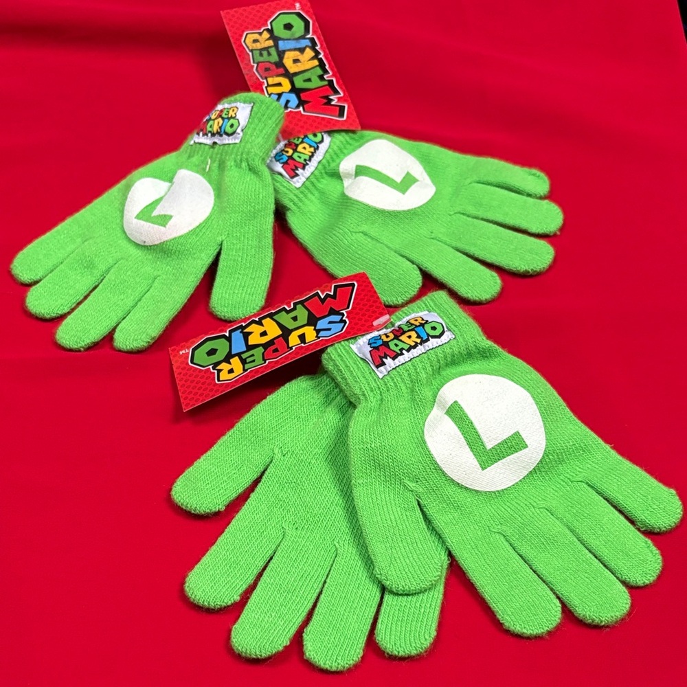 Nintendo Super Mario green Luigi gloves. NWT!